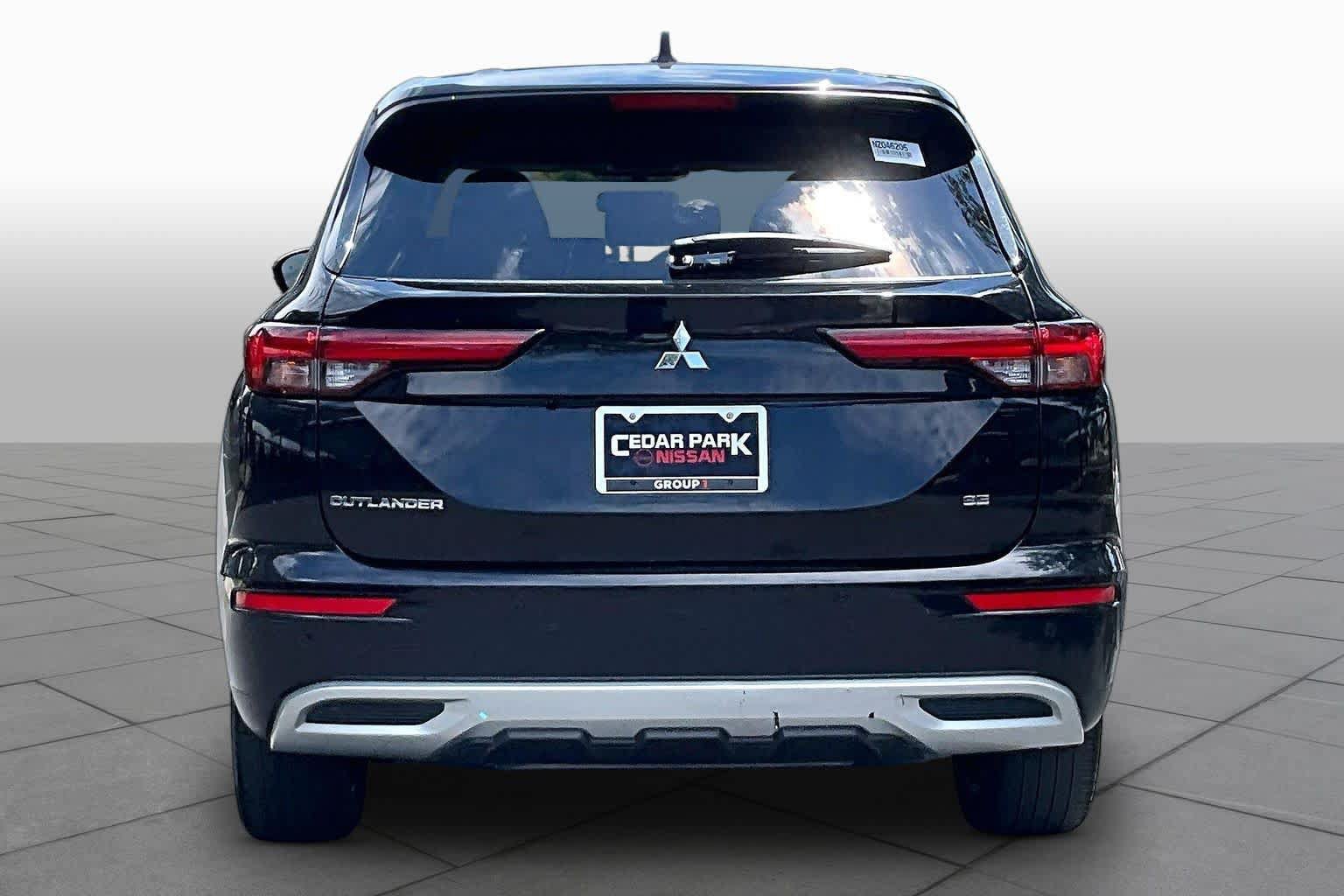 Used 2022 Mitsubishi Outlander SE AWD/4WD image 5