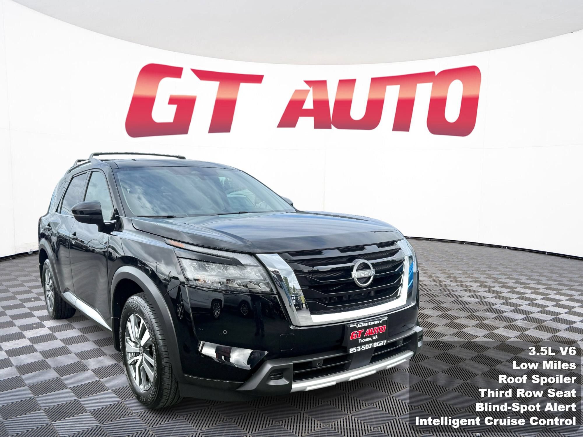 Used 2025 Nissan Pathfinder SL AWD/4WD image 1