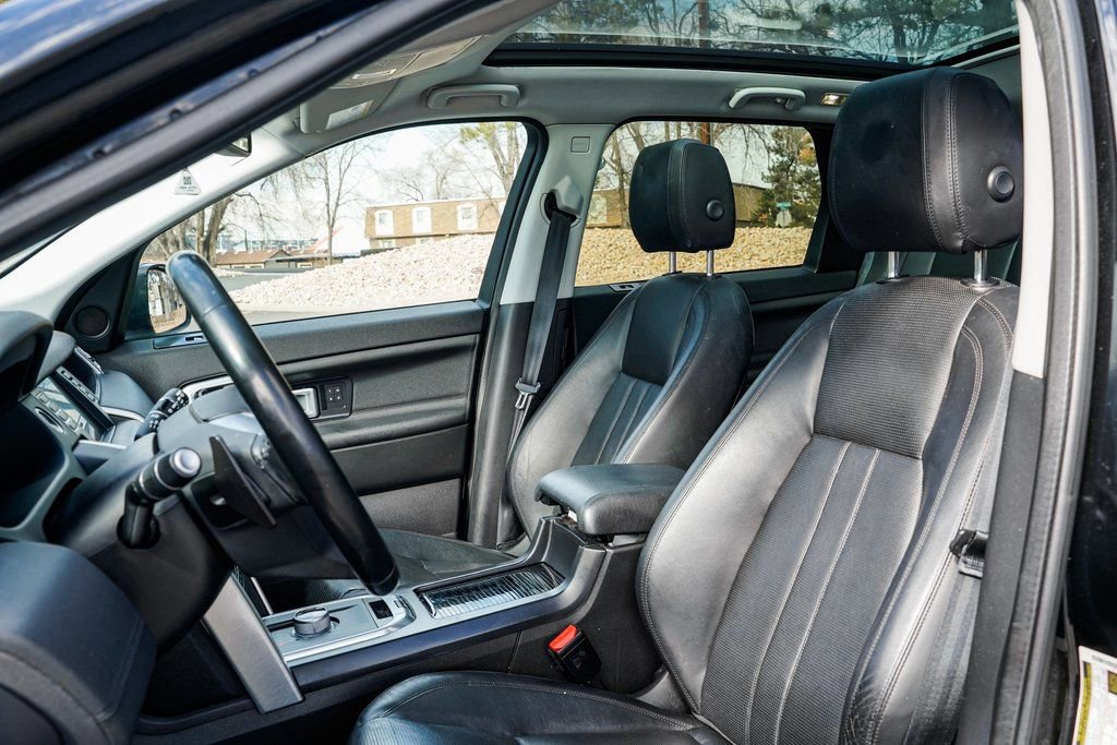 Used 2016 Land Rover Discovery Sport HSE image 16