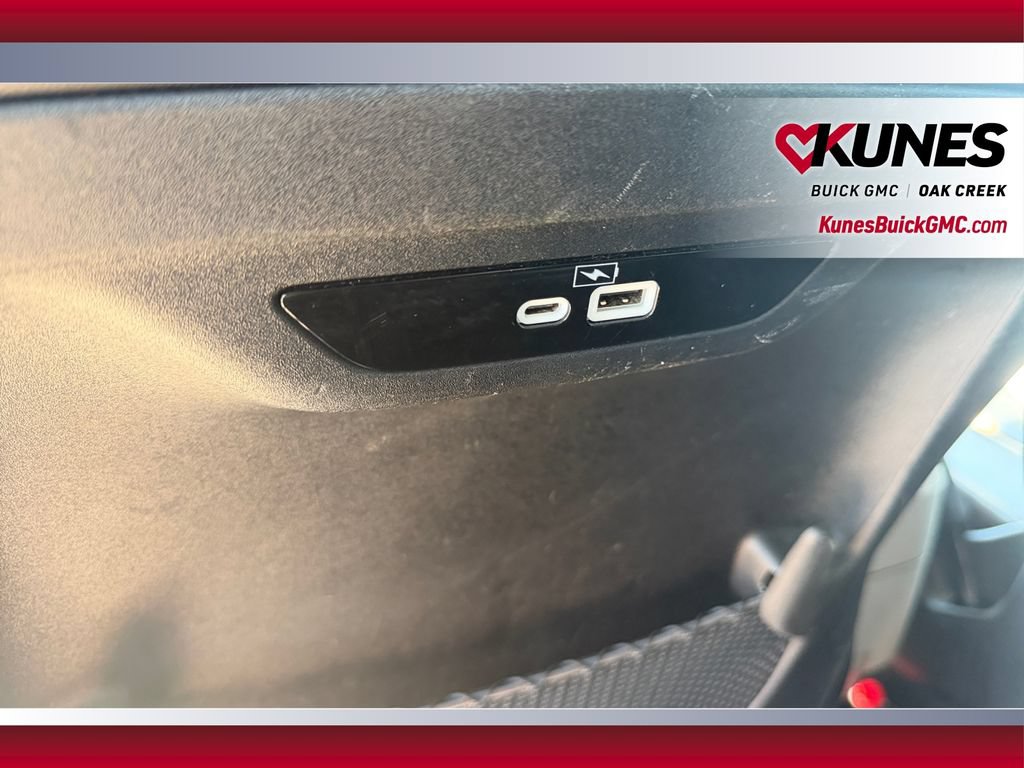 Used 2023 Chrysler Pacifica Touring-L FWD image 36