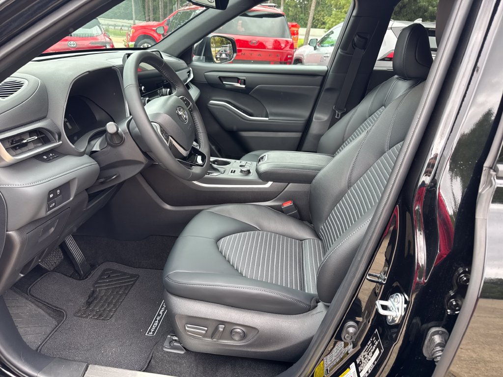 Certified 2026 Toyota Highlander XSE AWD/4WD image 15