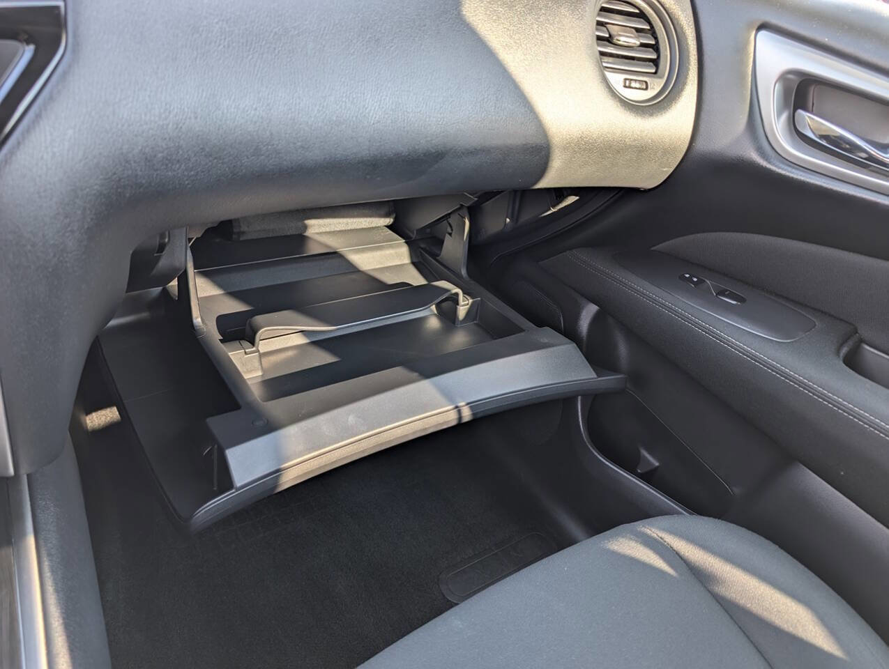 Used 2017 Nissan Pathfinder S image 24