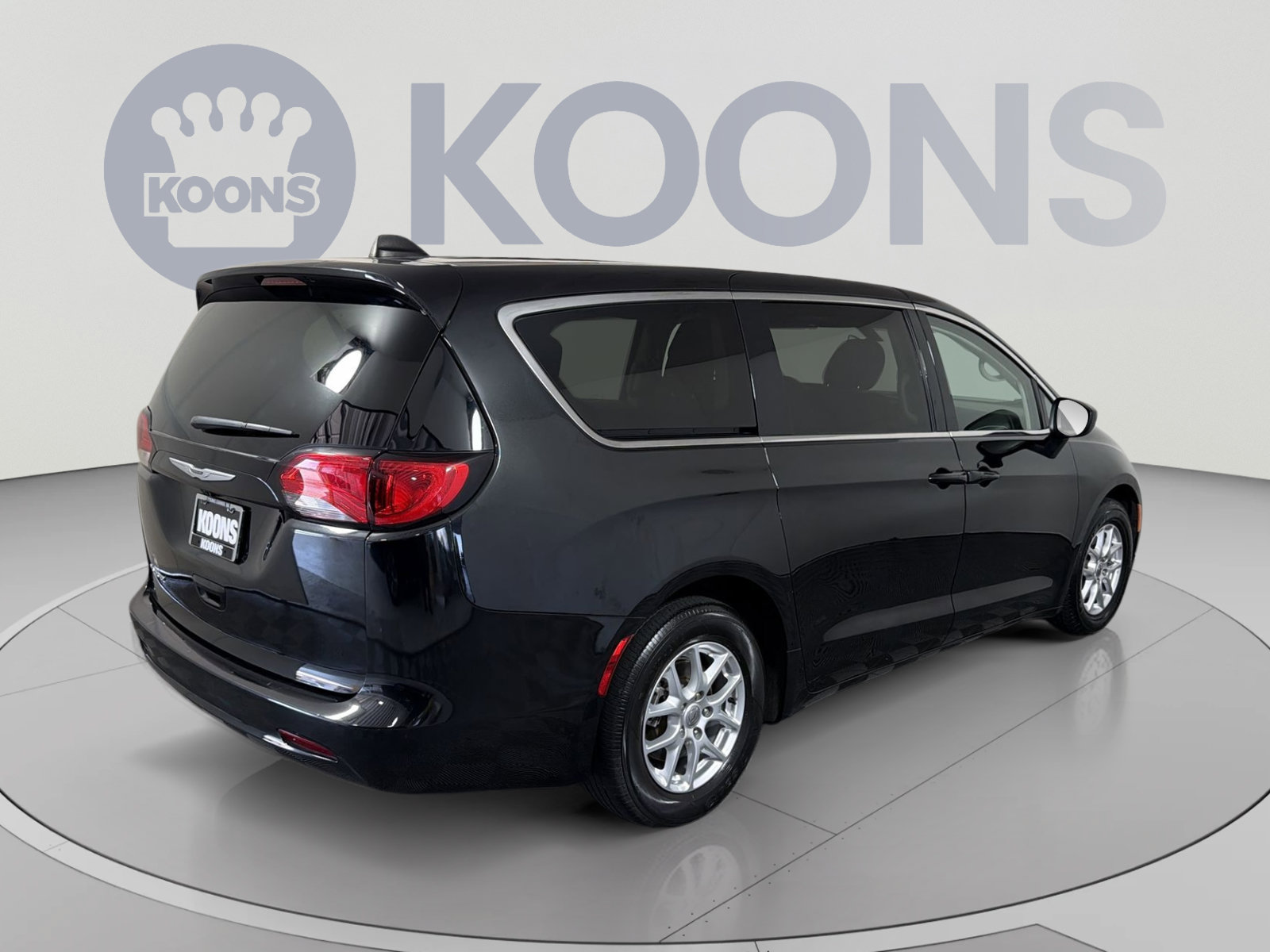 Used 2022 Chrysler Voyager LX FWD image 7