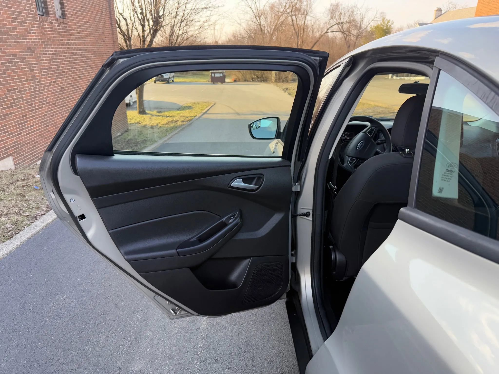 Used 2015 Ford Focus SE image 35