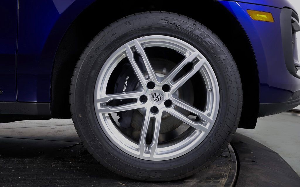 Used 2025 Porsche Macan image 23