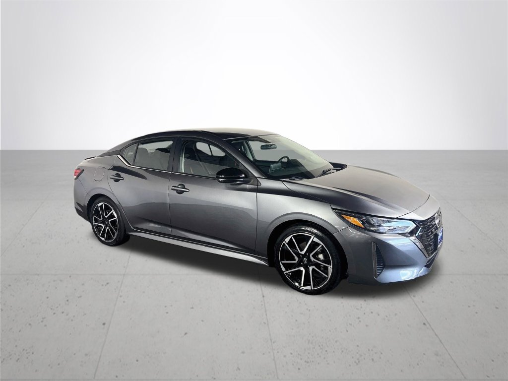 Used 2025 Nissan Sentra SR FWD image 4