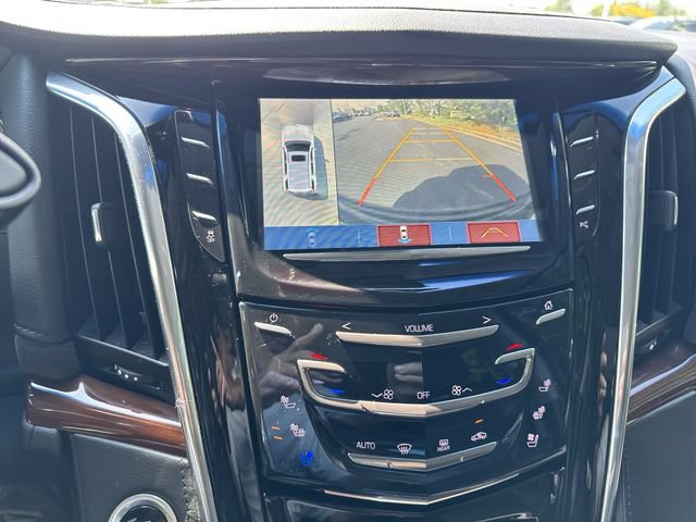 Used 2019 Cadillac Escalade Luxury AWD/4WD image 23