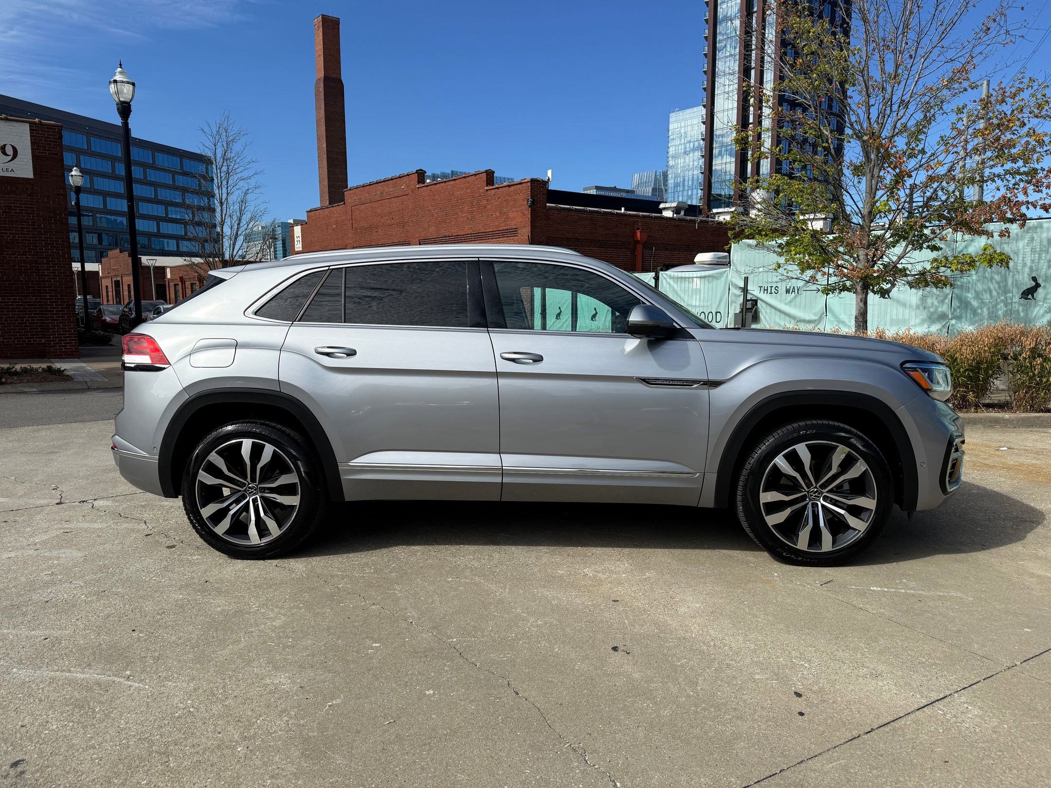Used 2023 Volkswagen Atlas Cross Sport SEL Premium R-Line image 6
