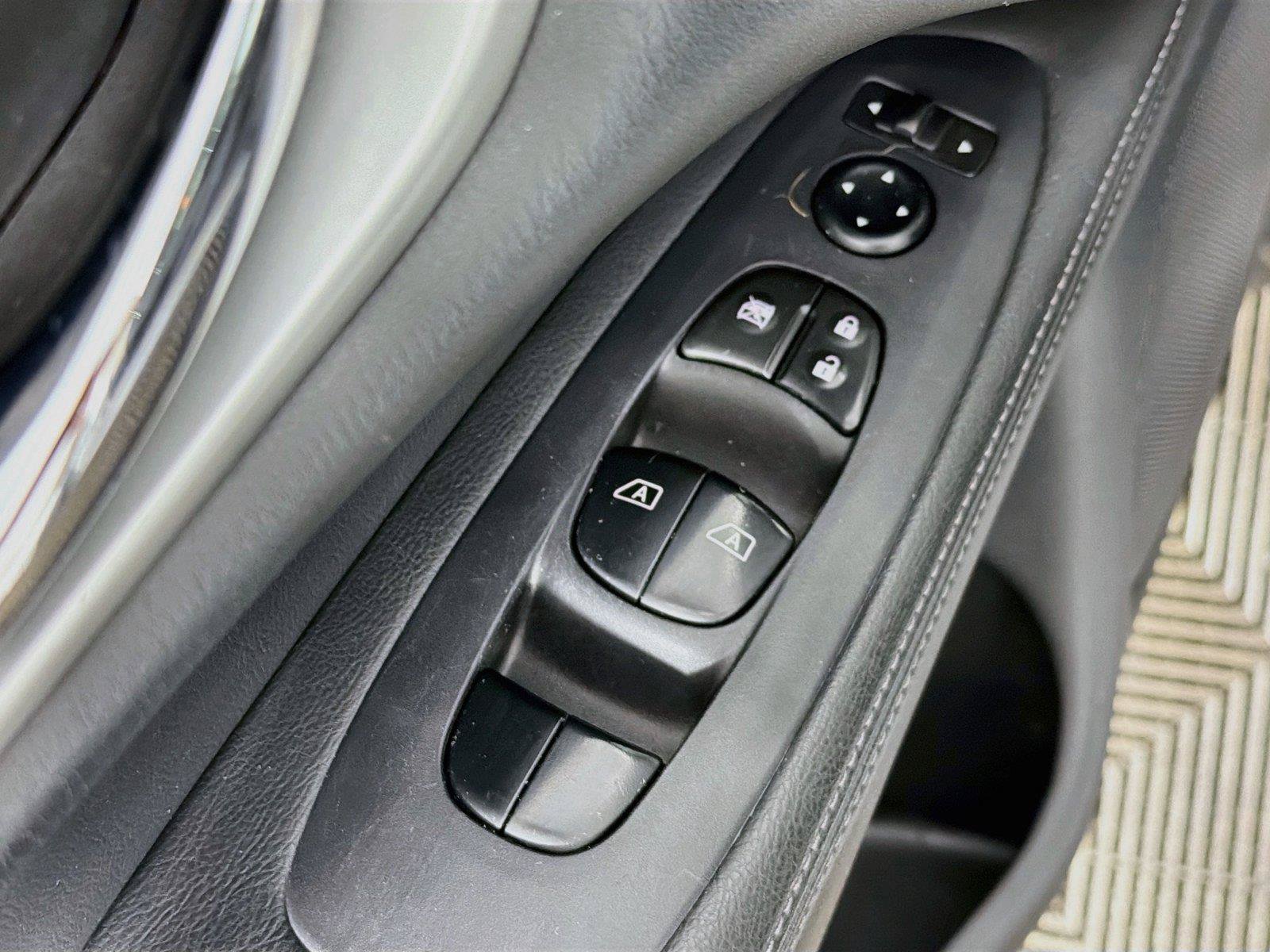 Used 2019 Nissan Pathfinder SV AWD/4WD image 23