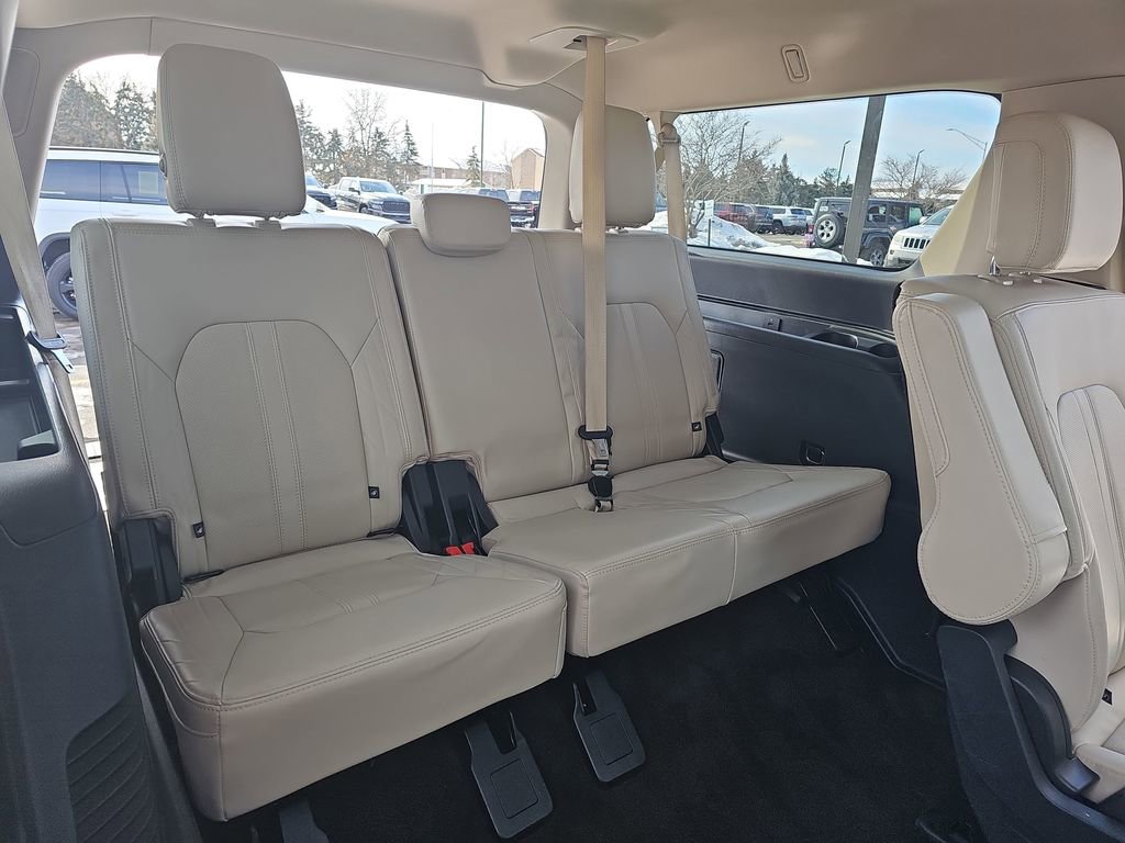 Used 2023 Ford Expedition Max Platinum image 12