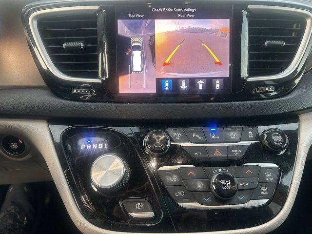 Used 2019 Chrysler Pacifica Touring-L w/ Advanced Safetytec Group image 9