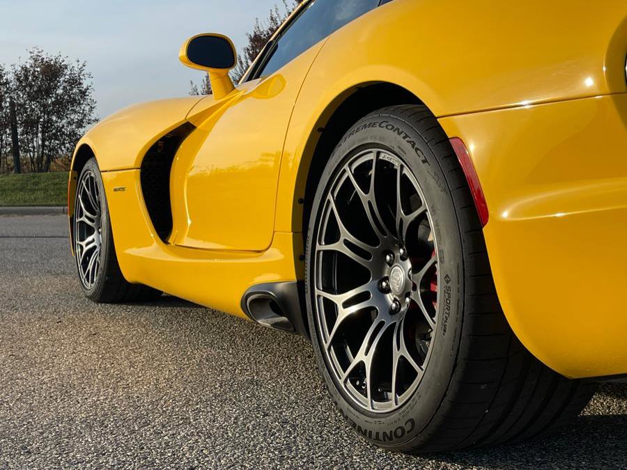 Used 2013 SRT Viper GTS w/ GTS Laguna Interior Pkg image 8