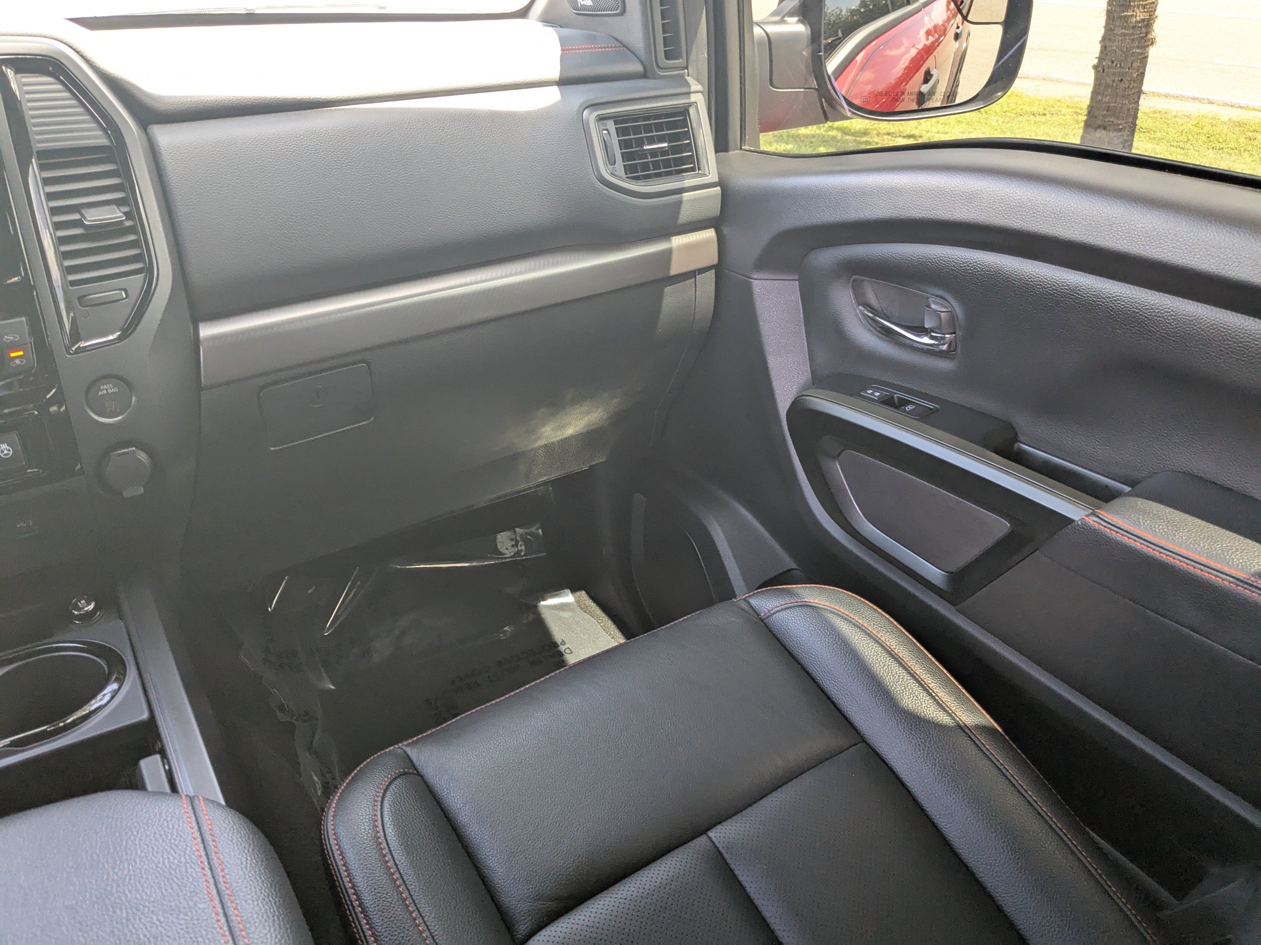 Used 2024 Nissan Titan PRO-4X w/ Pro-4x Convenience Package AWD/4WD image 19