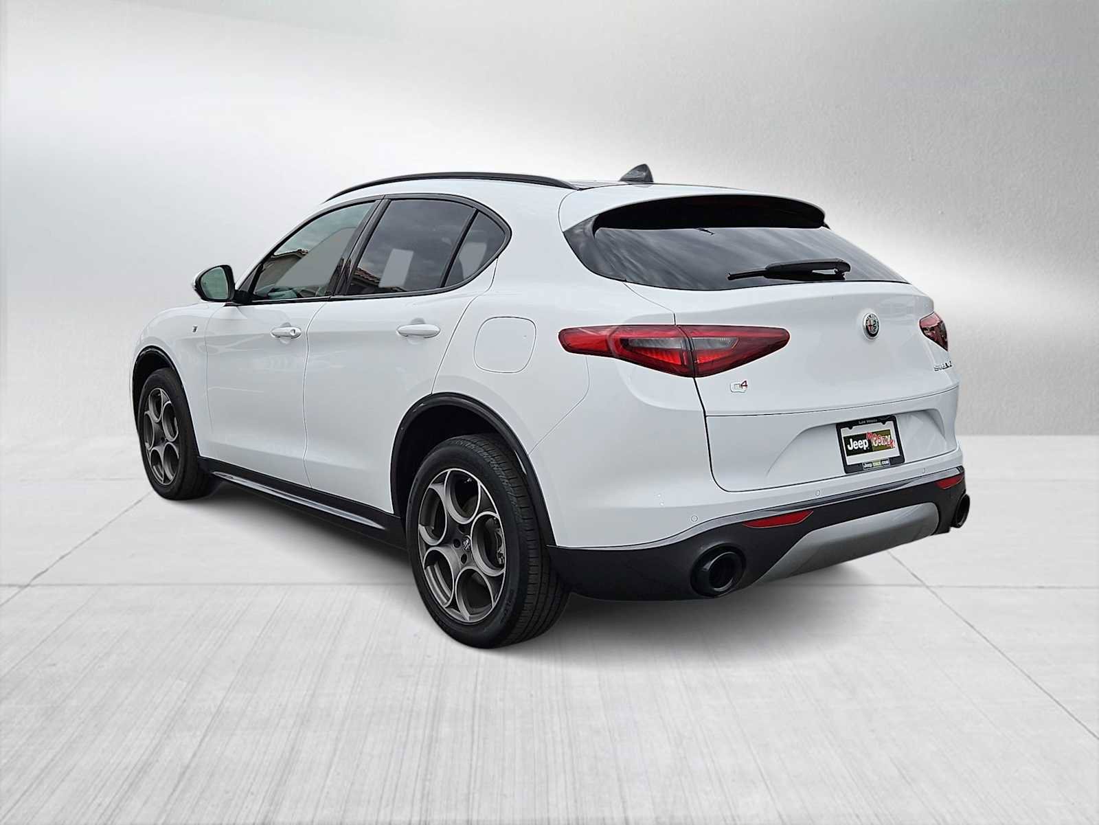 Used 2022 Alfa Romeo Stelvio Ti image 6