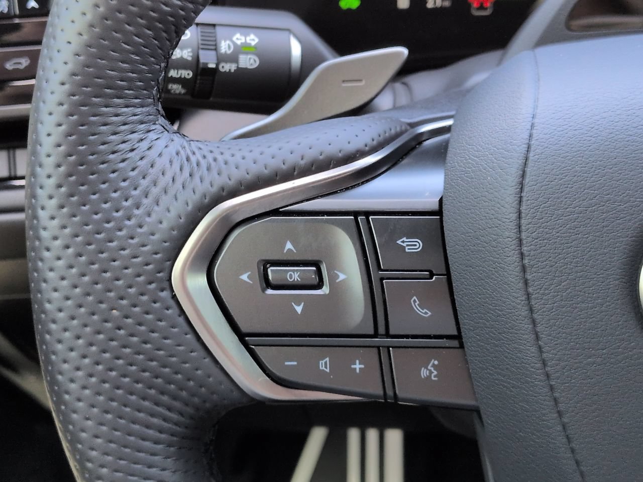 Used 2025 Lexus TX 500h AWD w/ Technology Package image 26