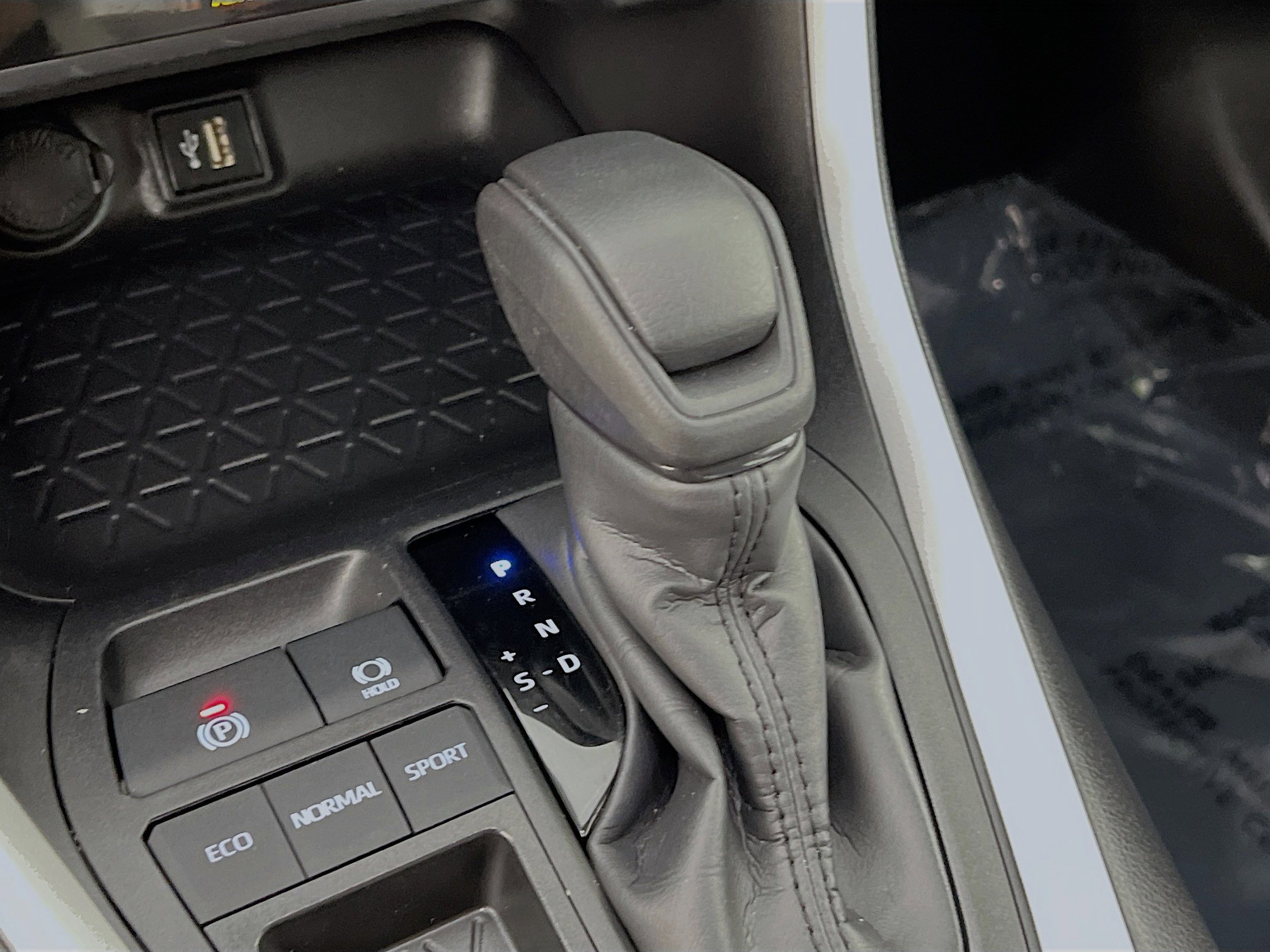 Used 2025 Toyota RAV4 XLE image 24