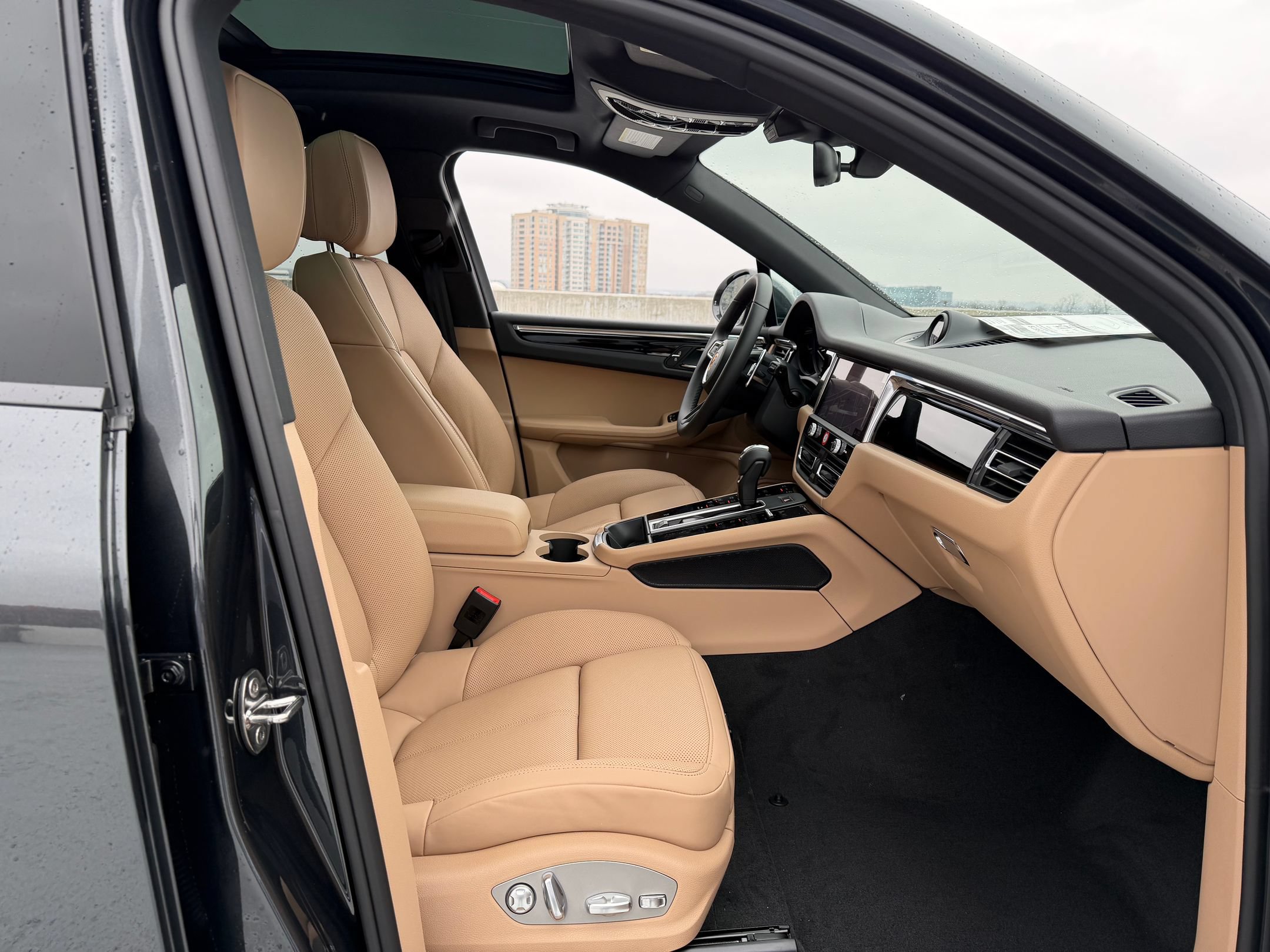 Certified 2026 Porsche Macan AWD/4WD image 15