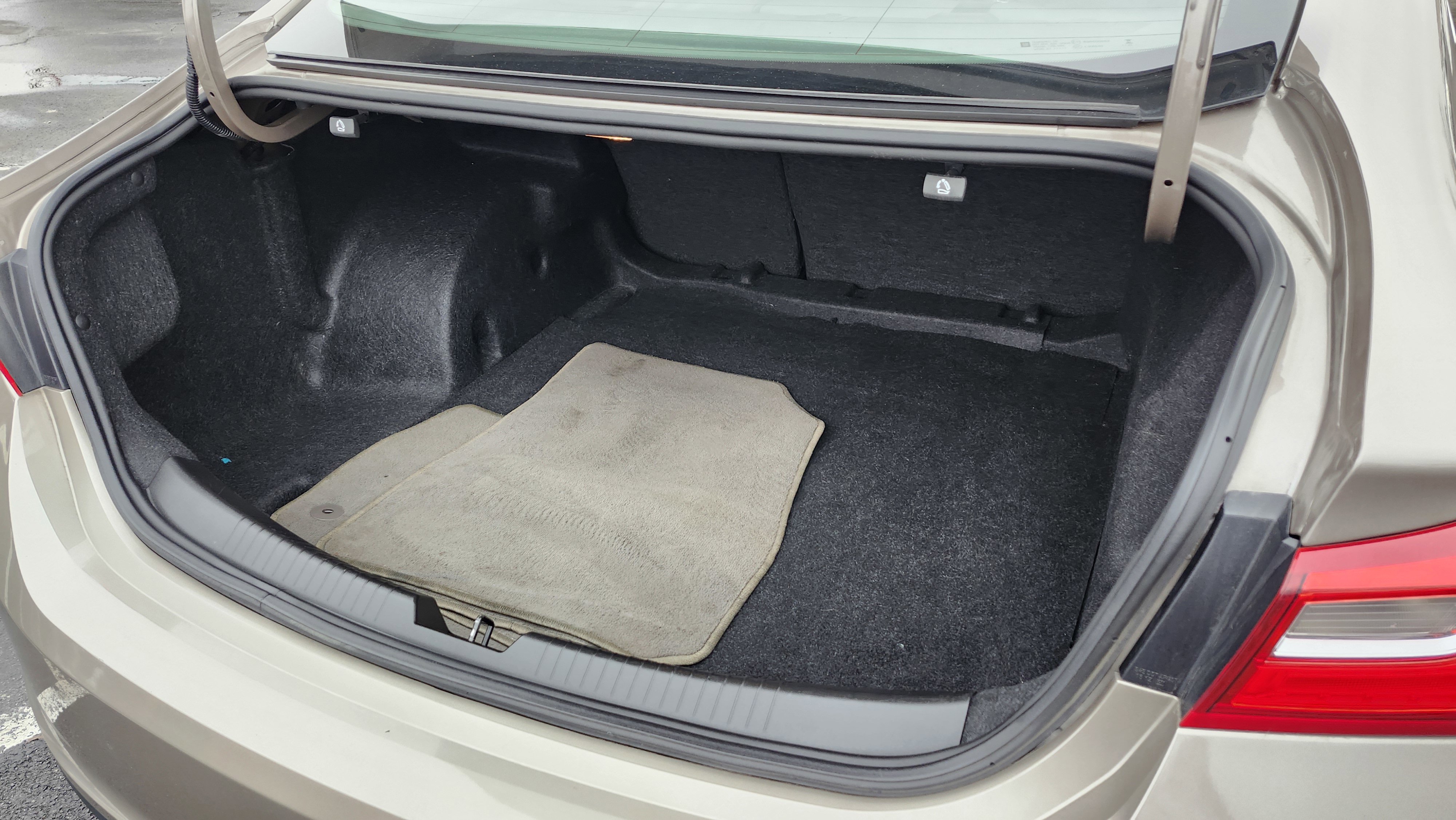 Used 2023 Chevrolet Malibu LS image 21