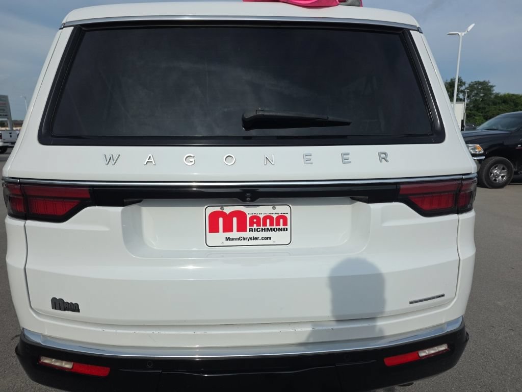 Used 2024 Jeep Wagoneer L Series II w/ Flexible Seating Group AWD/4WD image 6