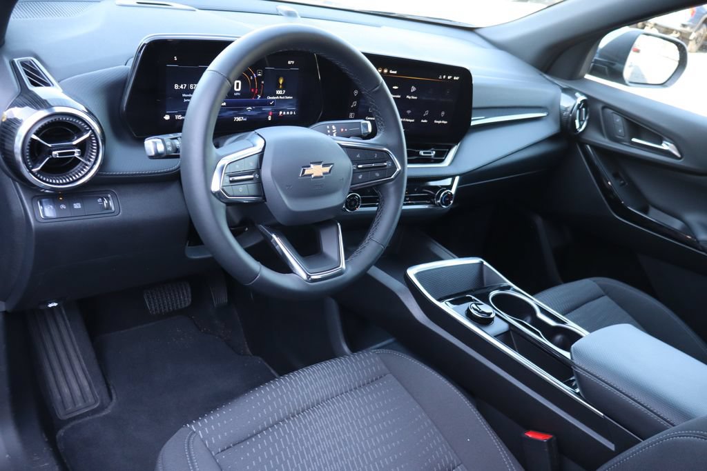 Used 2026 Chevrolet Equinox LT w/ Safety and Technology Package FWD image 6