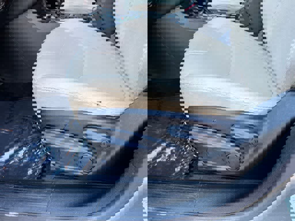 Used 2016 Jeep Cherokee Latitude w/ Cold Weather Group image 16