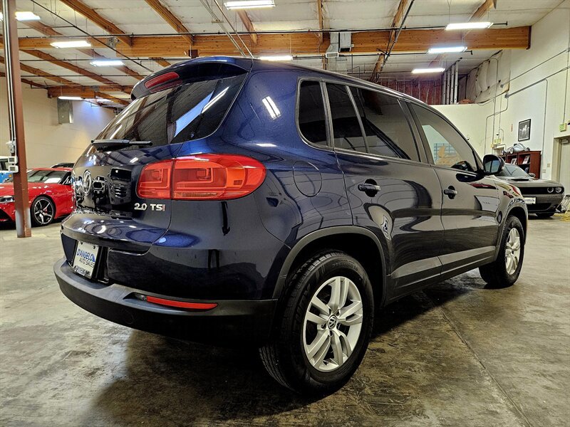 Used 2012 Volkswagen Tiguan LE FWD image 9