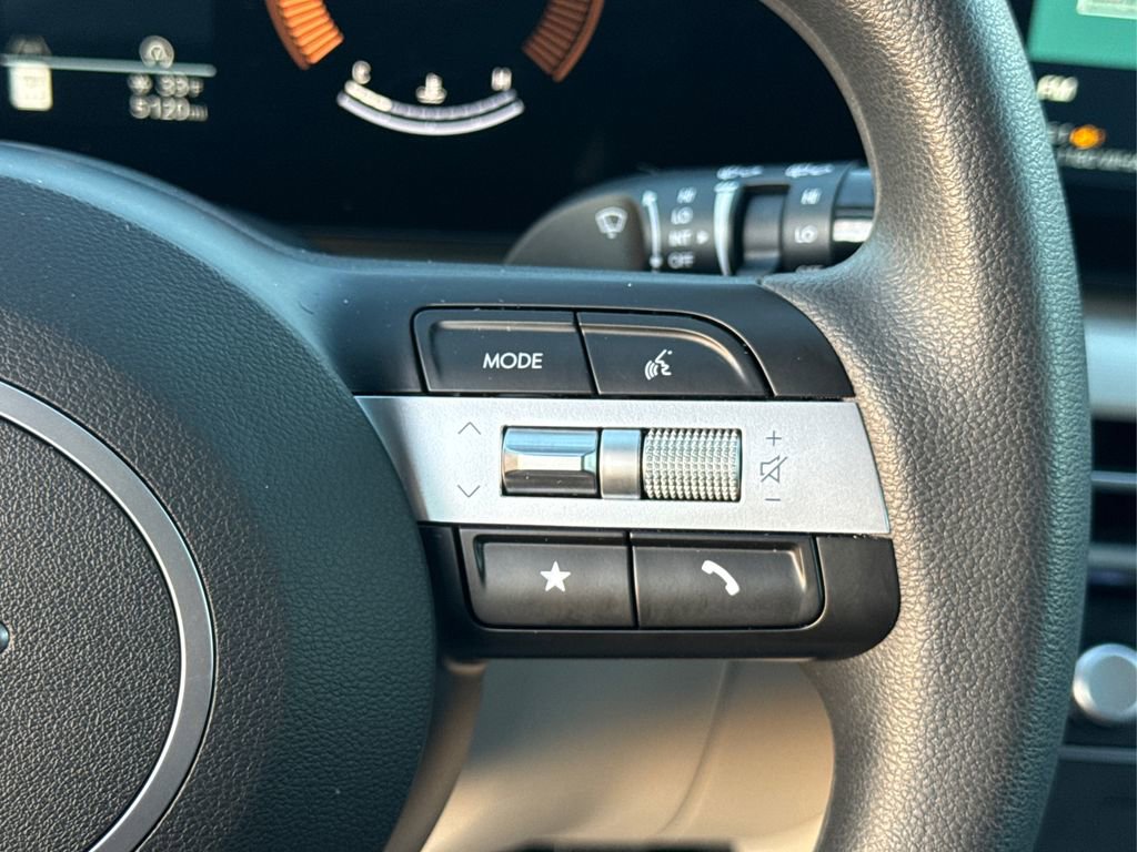 Certified 2025 Hyundai Tucson SE image 23