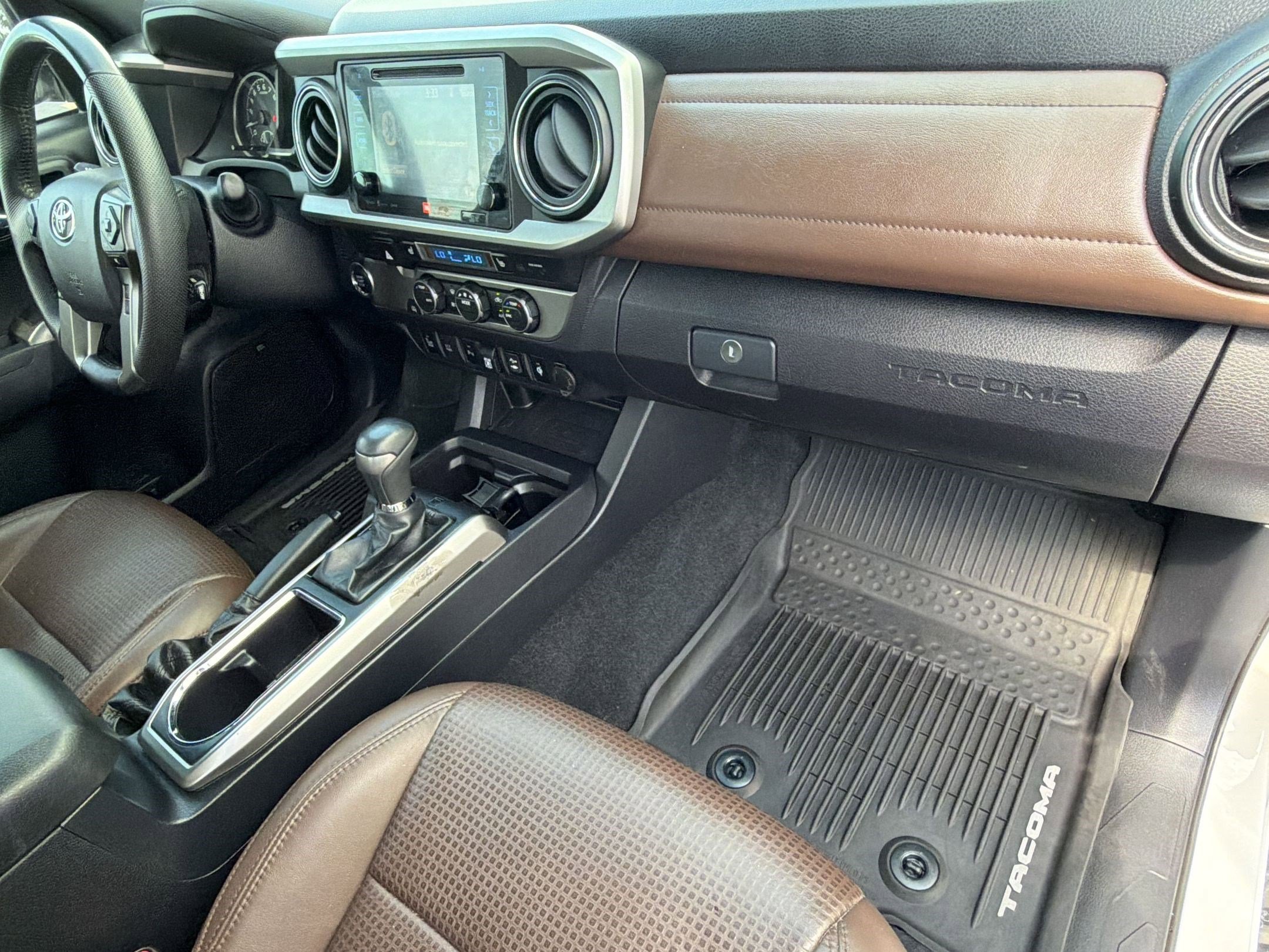 Used 2019 Toyota Tacoma Limited image 33