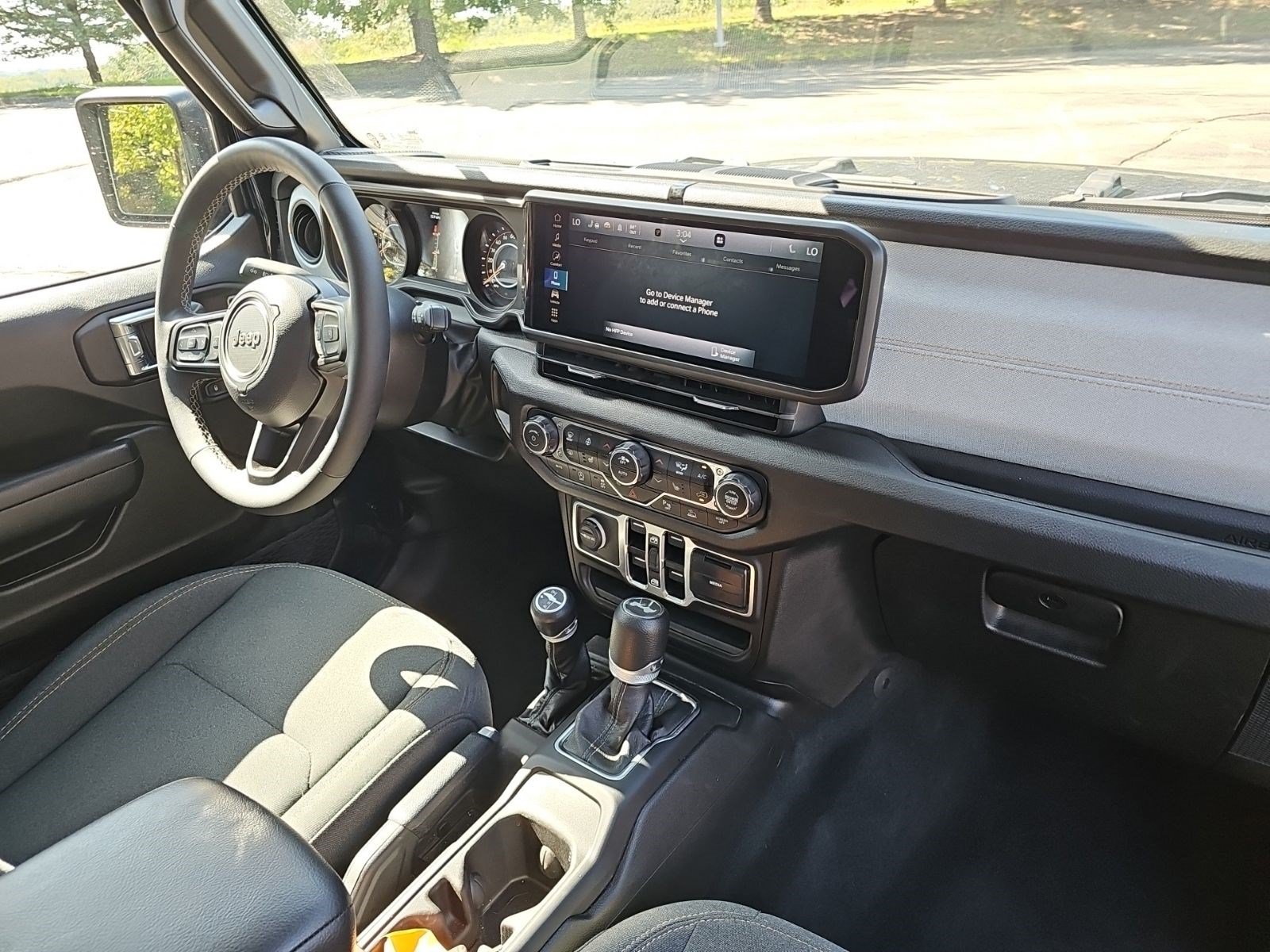Used 2025 Jeep Wrangler Unlimited Sport AWD/4WD image 13