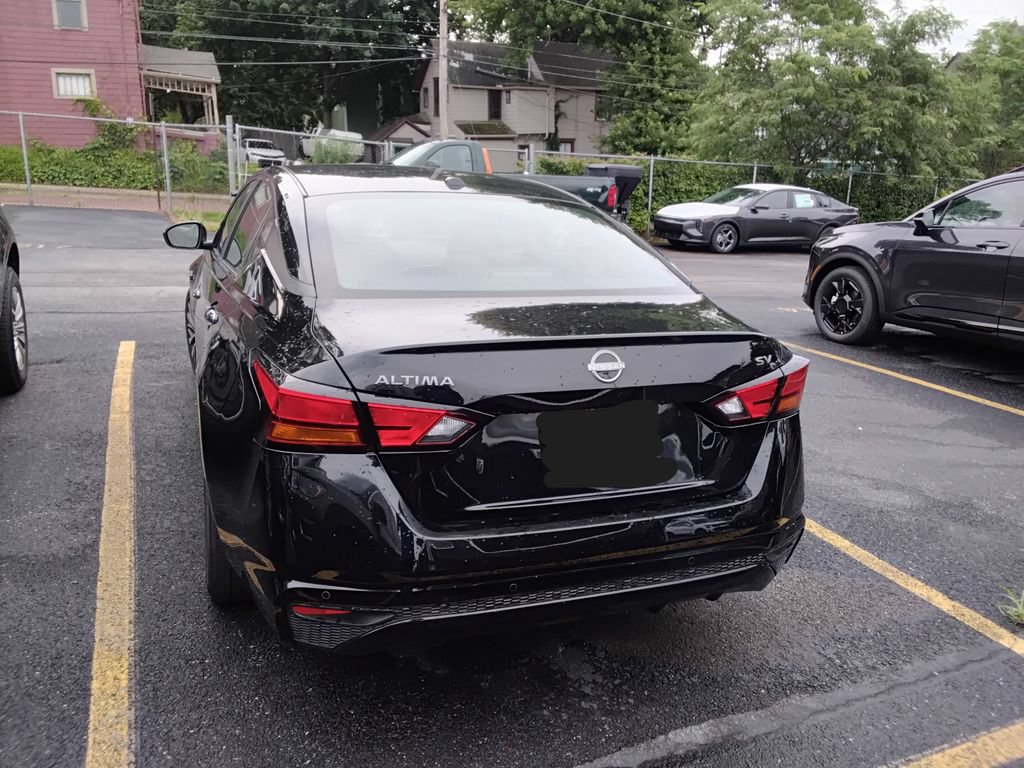 Used 2024 Nissan Altima 2.5 SV FWD image 10