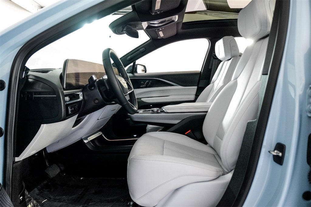 Used 2024 Cadillac Lyriq Luxury image 4