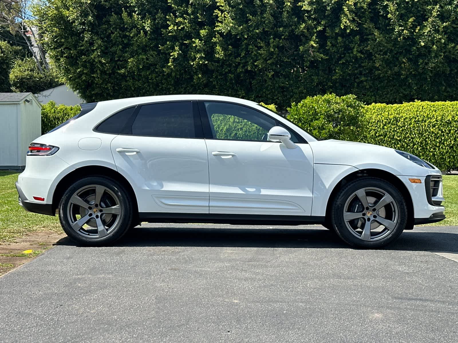 New 2026 Porsche Macan AWD/4WD image 9
