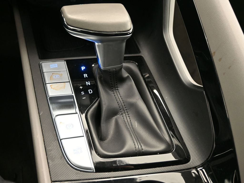 Used 2025 Hyundai Elantra SEL image 40