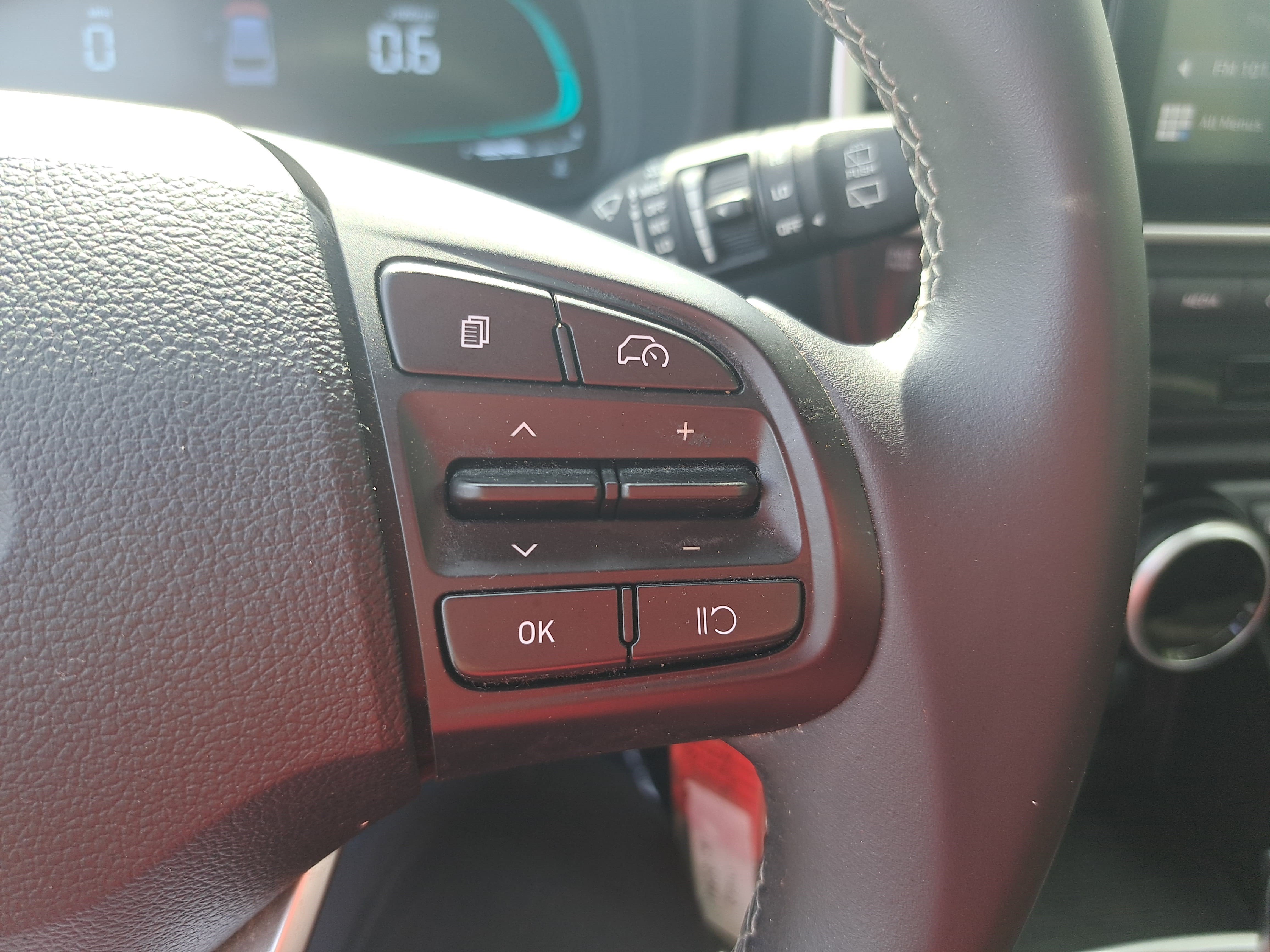 Used 2023 Hyundai Venue SEL FWD image 17