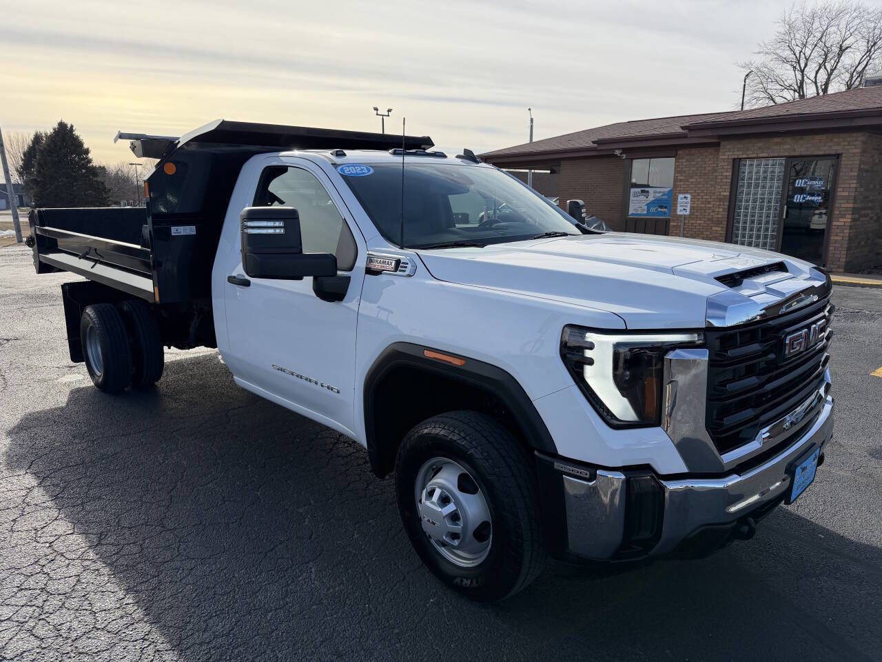 Used 2024 GMC Sierra 3500 Pro w/ Convenience Package image 2