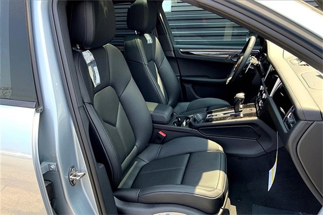 New 2025 Porsche Macan Turbo image 25