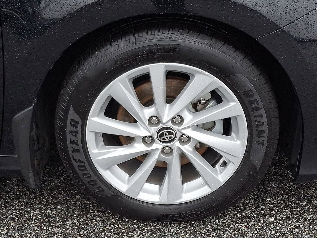 Used 2022 Toyota Camry LE image 8