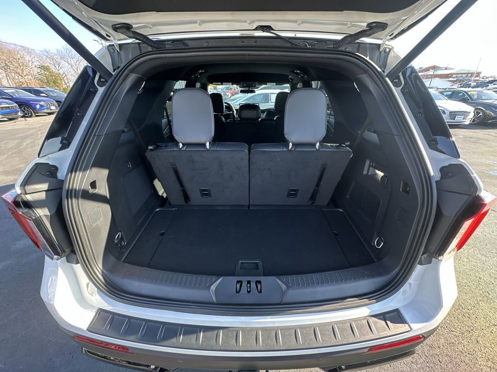 Used 2025 Ford Explorer ST-Line RWD image 24