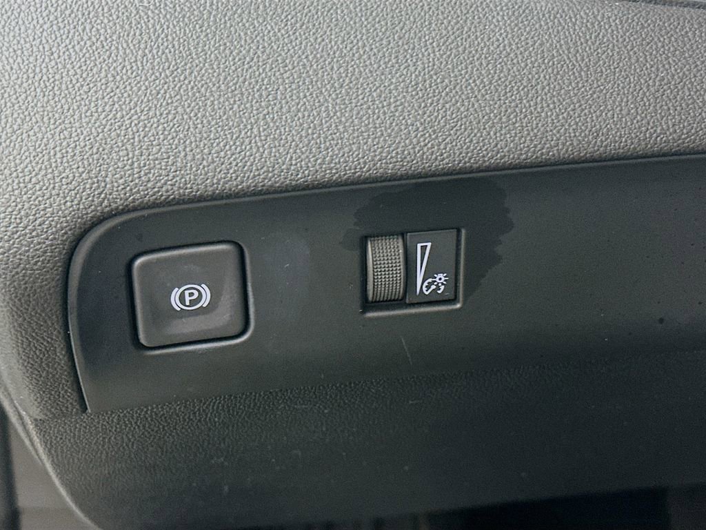 Used 2023 Buick Enclave Essence image 13