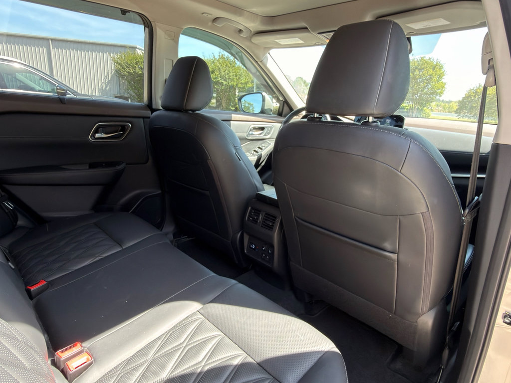 Certified 2023 Nissan Rogue Platinum w/ Platinum Premium Package image 15