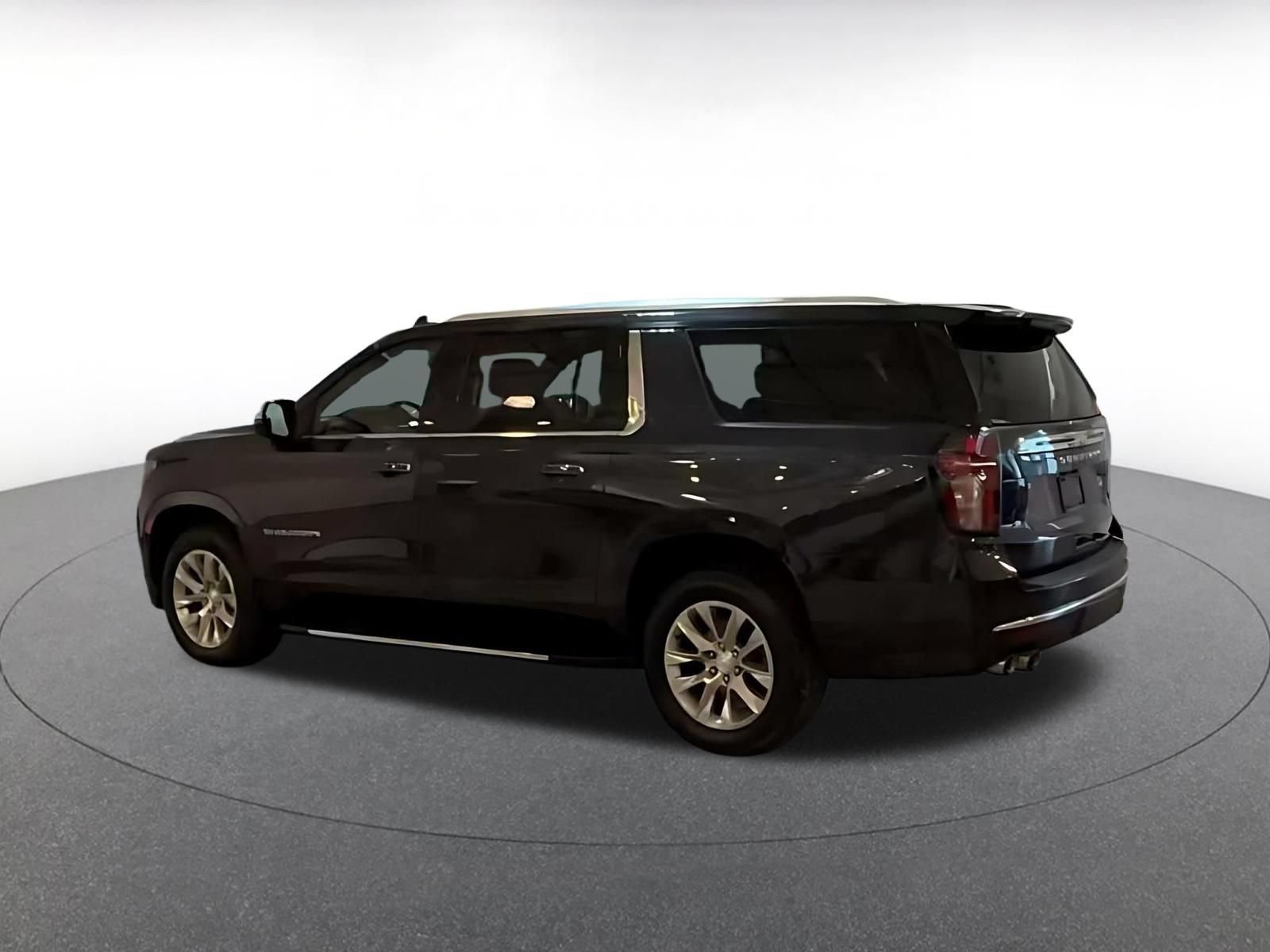 Used 2023 Chevrolet Suburban Premier AWD/4WD image 9