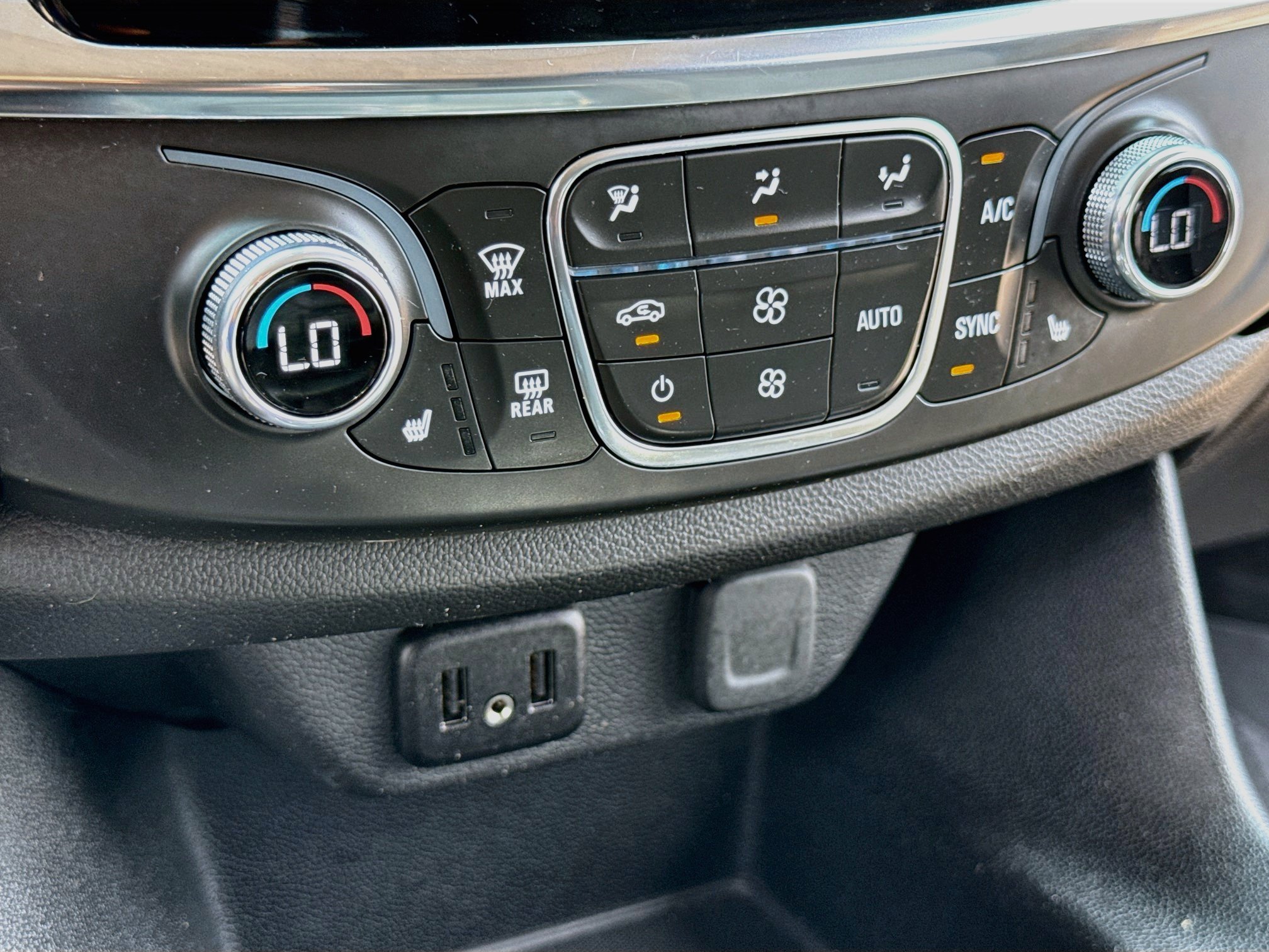 Used 2021 Chevrolet Traverse LT w/ LPO, Floor Liner Package AWD/4WD image 18