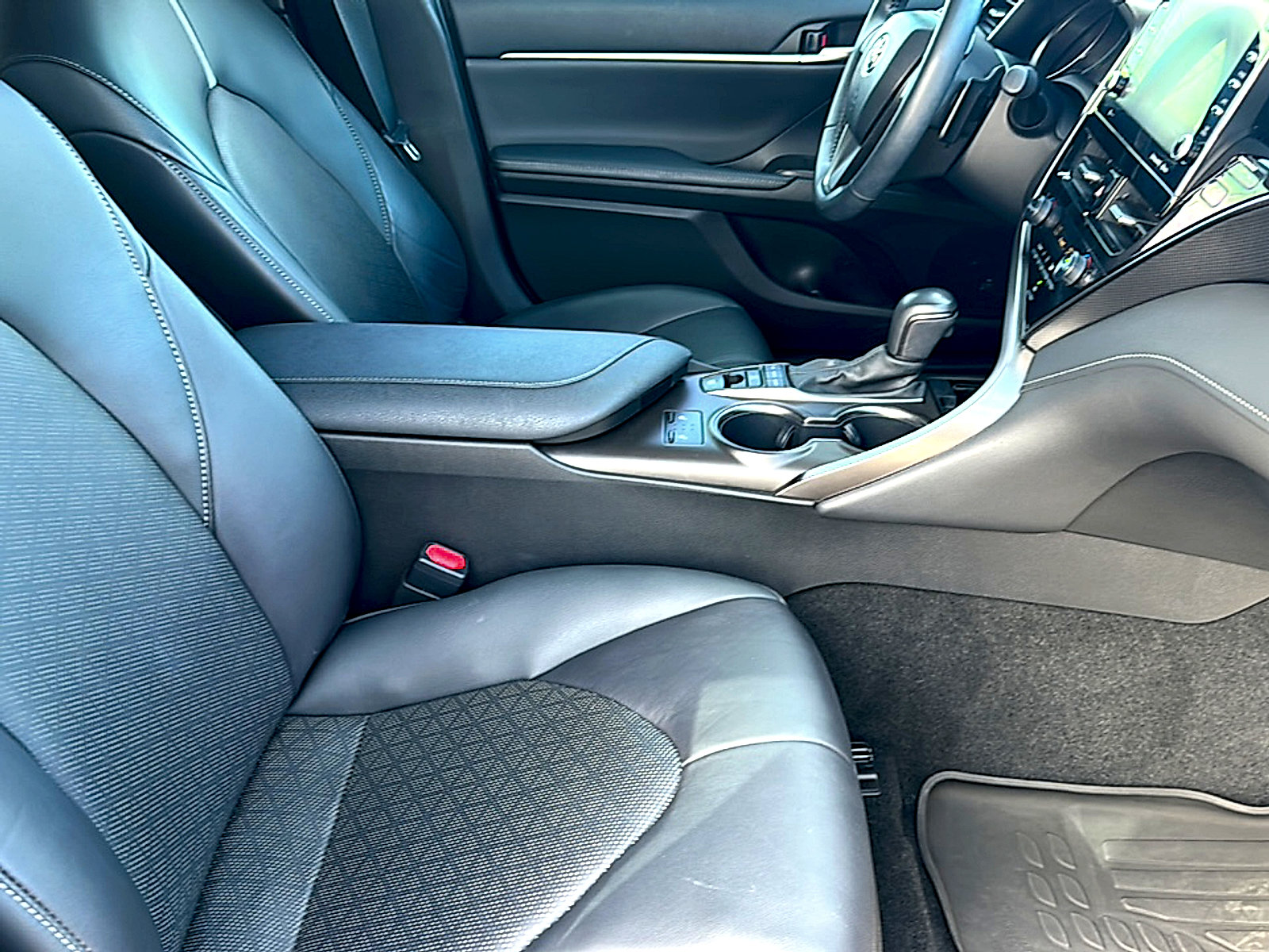 Used 2022 Toyota Camry XSE image 22