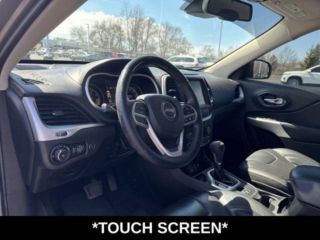 Used 2017 Jeep Cherokee Overland w/ Technology Group image 7