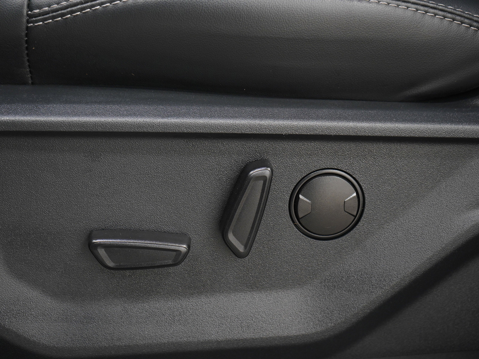 Used 2025 Ford Expedition Platinum AWD/4WD image 29