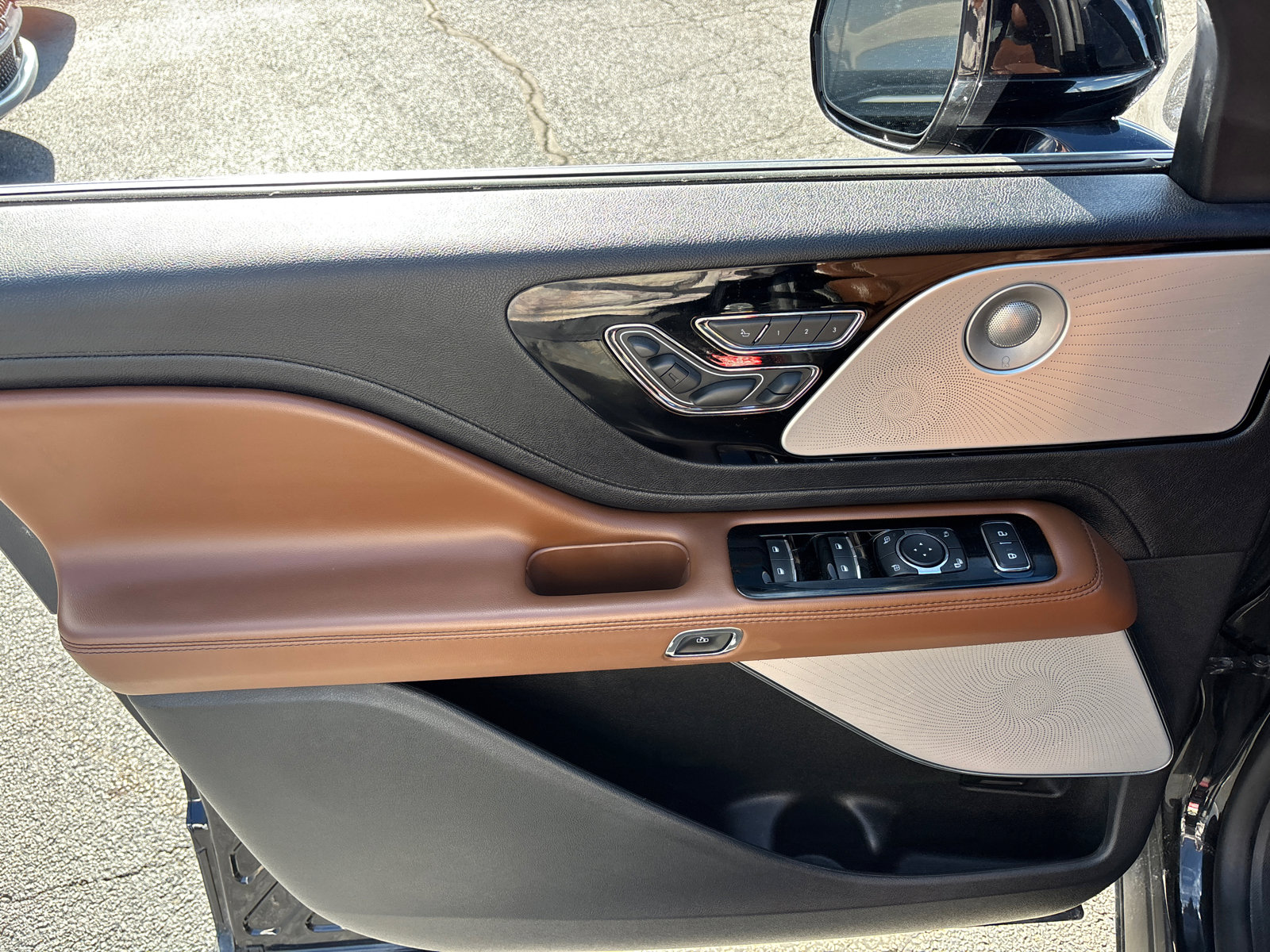 Used 2021 Lincoln Aviator Reserve w/ Equipment Group 210A AWD/4WD image 11