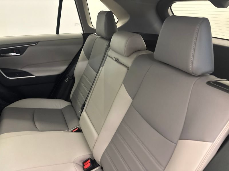 Used 2022 Toyota RAV4 XLE Premium AWD/4WD image 18