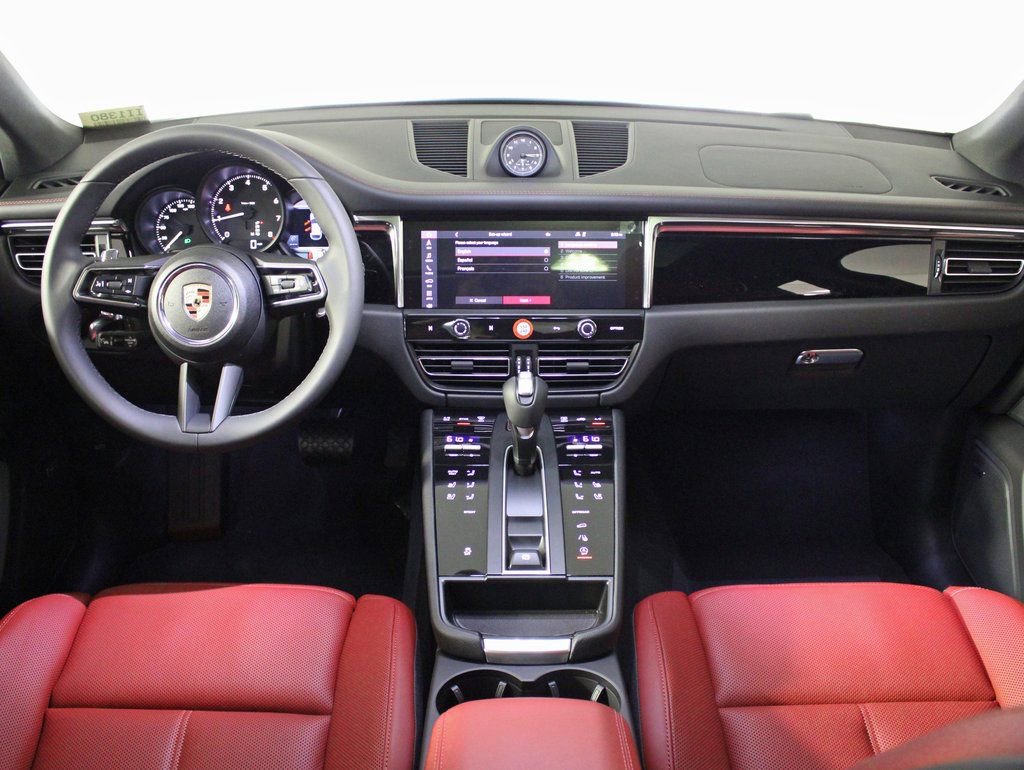 Certified 2025 Porsche Macan image 19