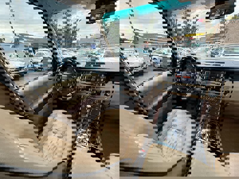 Used 2011 Land Rover Range Rover HSE AWD/4WD image 14