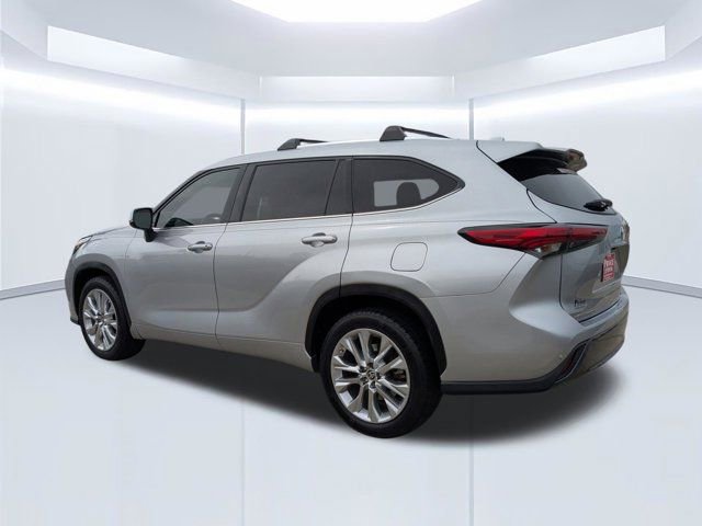 Used 2022 Toyota Highlander Limited FWD image 5